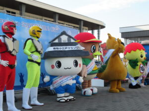 アクアラインマラソンに、ご当地キャラクター応援団として香取市の「かとまる」が参加！